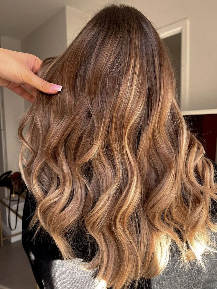 Dark Roots Honey Blonde